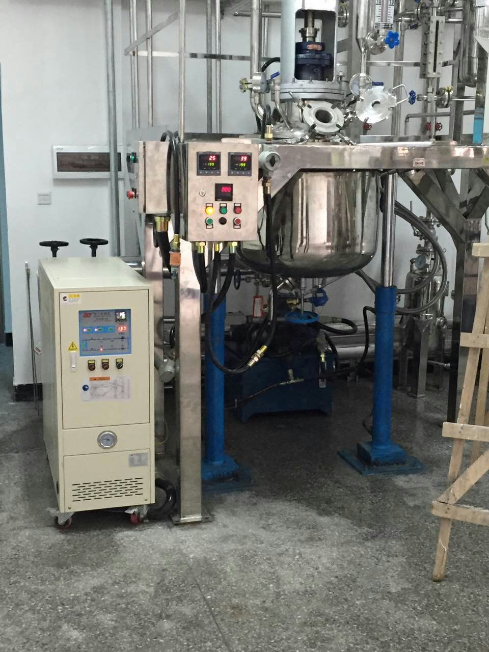 實(shí)驗反應釜控溫模溫機 實(shí)驗反應釜控溫模溫機